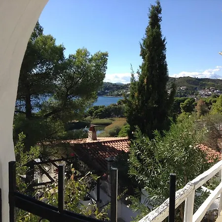 ヴィラ Bouboule Vromolimnos