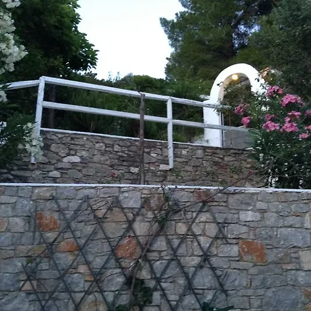 ヴィラ Bouboule Vromolimnos